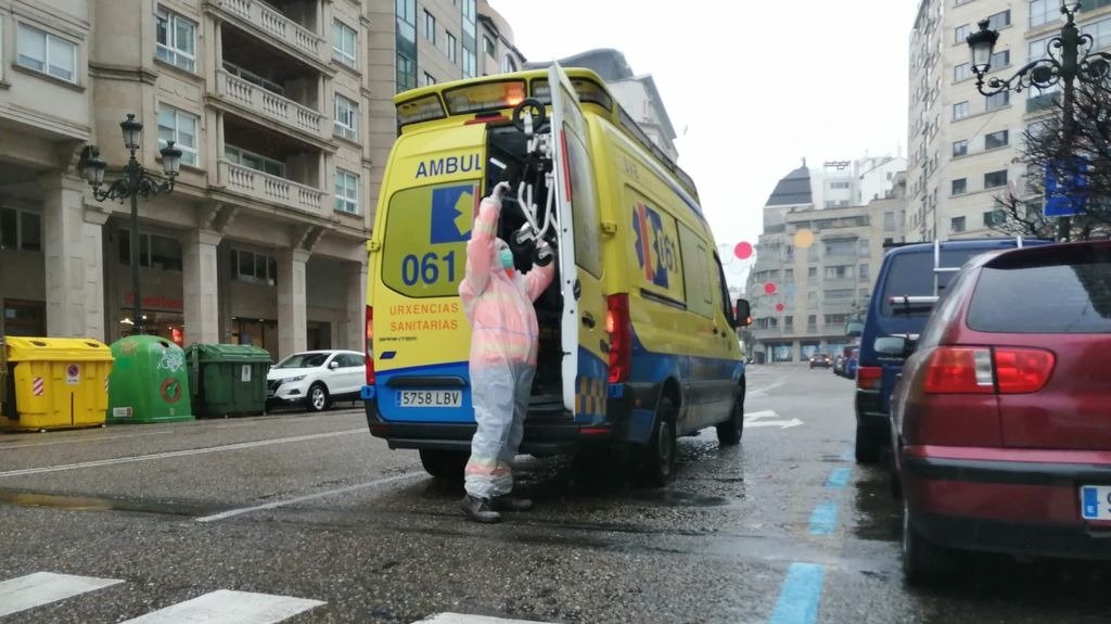 El aumento de contagios empieza a ser palpable en las calles con el trasiego de ambulancias.