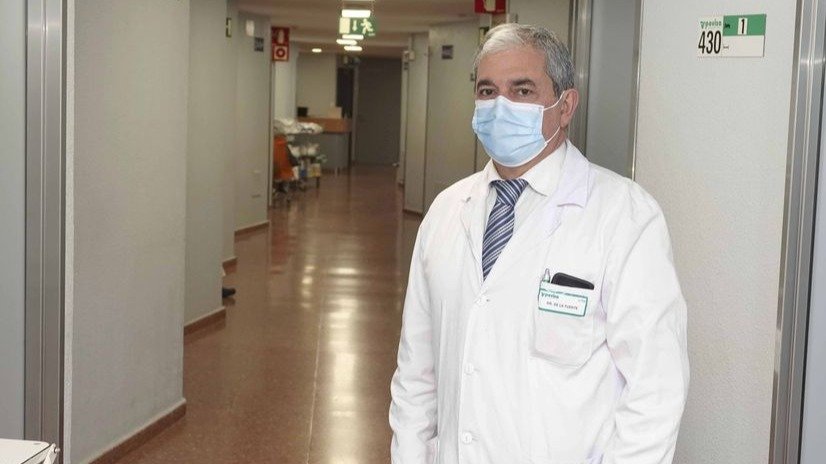 El jefe de Medicina Interna de Povisa, Javier de la Fuente.