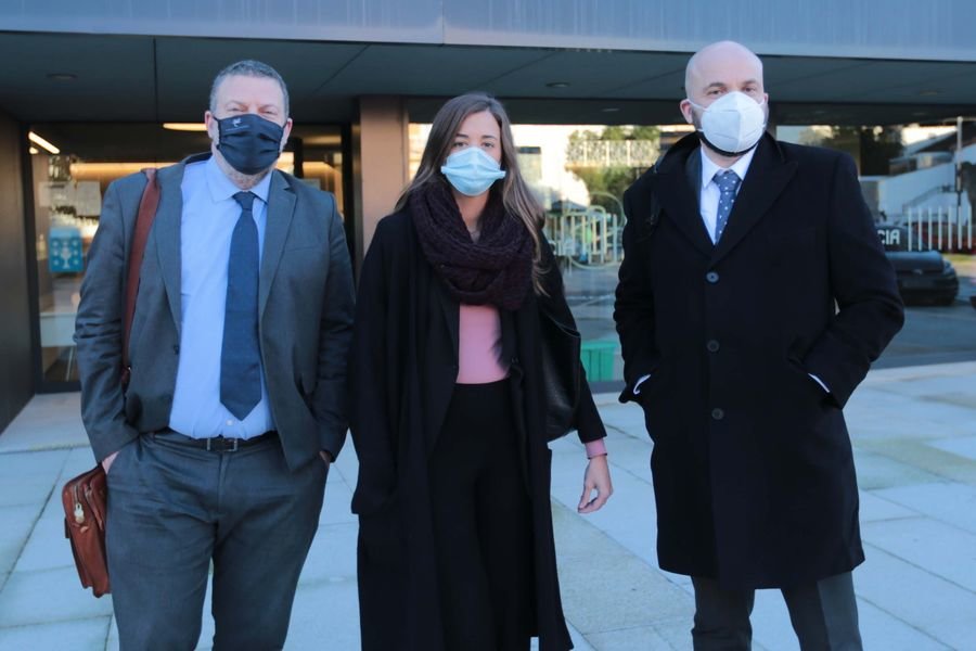 El equipo legal de la familia de Déborah regresó ayer a los juzgados de Tui.