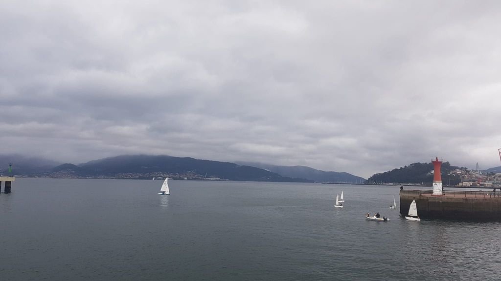Barcos de vela navegando en la Ría de Vigo