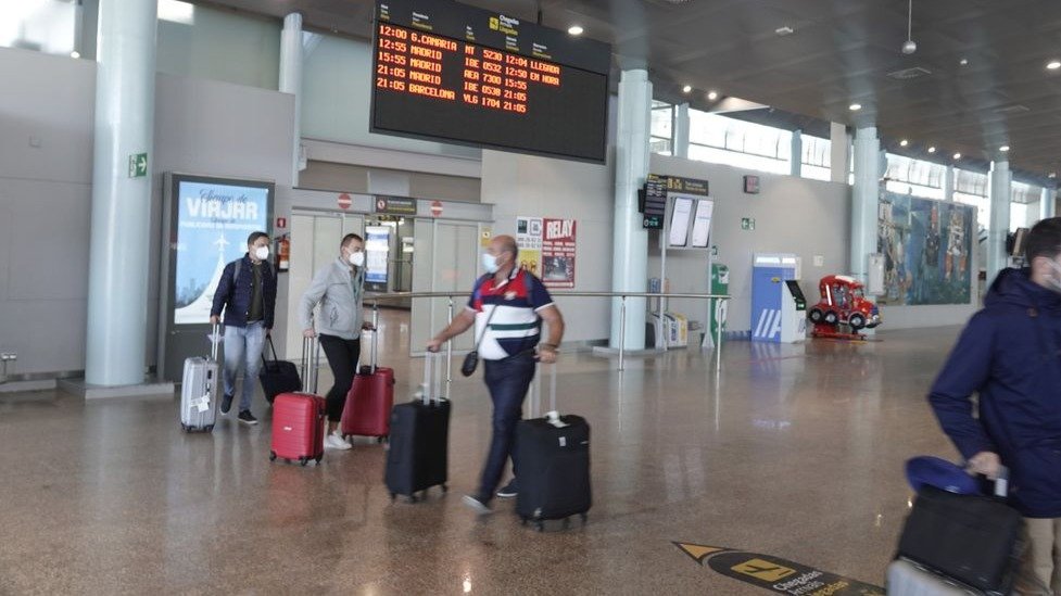 El aeropuerto de Peinador retomará hoy los vuelos a Barcelona.