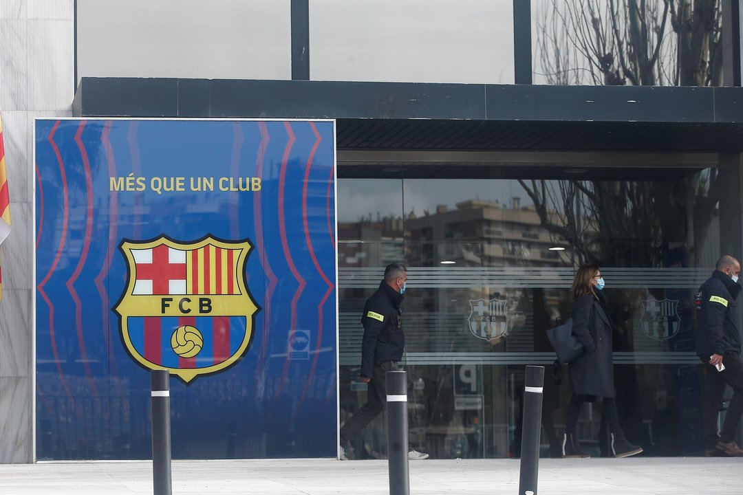 Los Mossos registran las oficinas del F.C. Barcelona por el "BarçaGate"