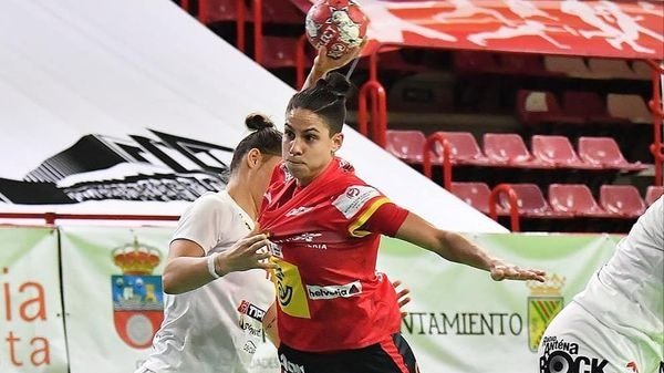 Alicia Fernández, en un partido con la selección española.