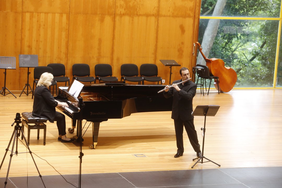 Salvador Brotons dirigió a la orquesta de cuerda de CSM de Vigo.
