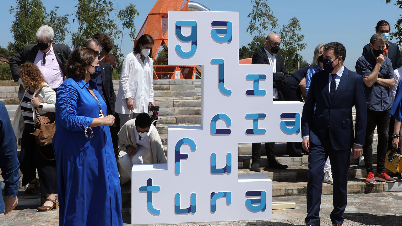 La comisaria del Xacobeo, Cecilia Pereira y el conselleiro de Cultura, Román Rodríguez presentan "Galicia Futura".