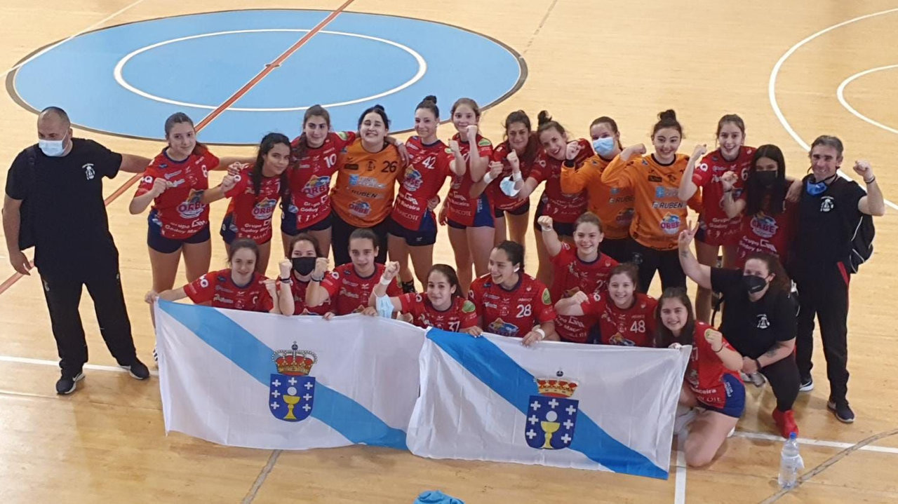 El equipo femenino cadete del Balonmano Porriño obtuvo la victoria en el sector disputado en Canarias.