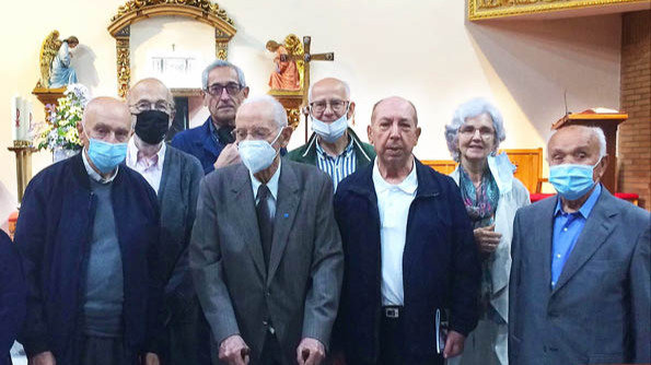 José Fortes, a sus 100 años, entre sus compañeros en la Paz.
