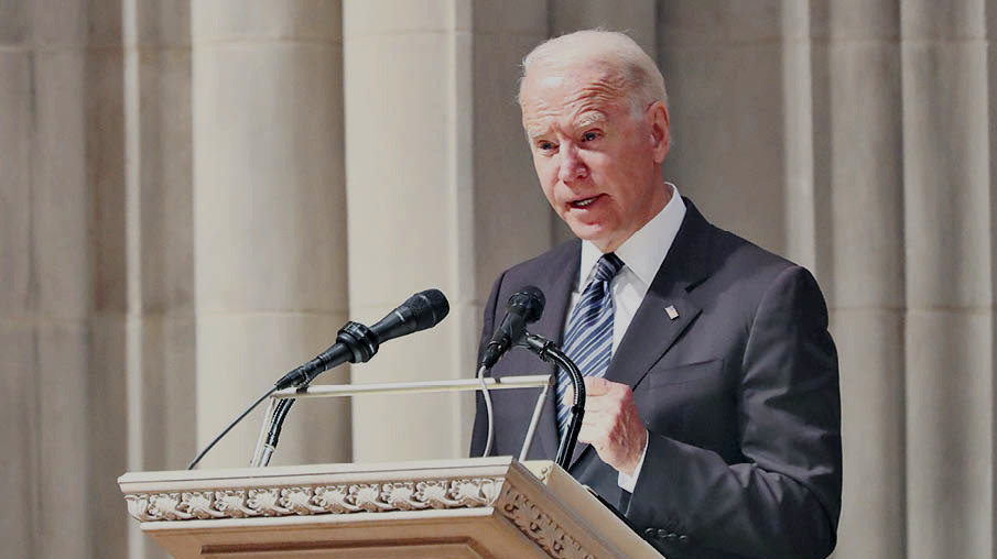 Joe Biden, durante su intervención ayer en el funeral por el senador John Warner.