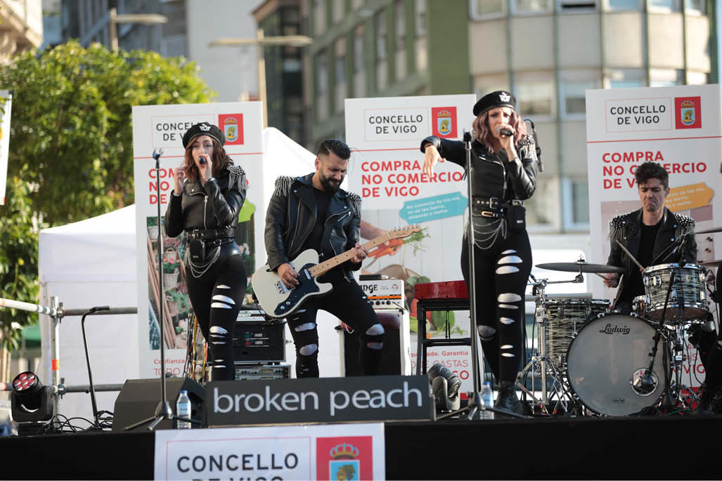 Los vigueses Broken Peach abrieron la pasada semana los conciertos en favor del comercio local.