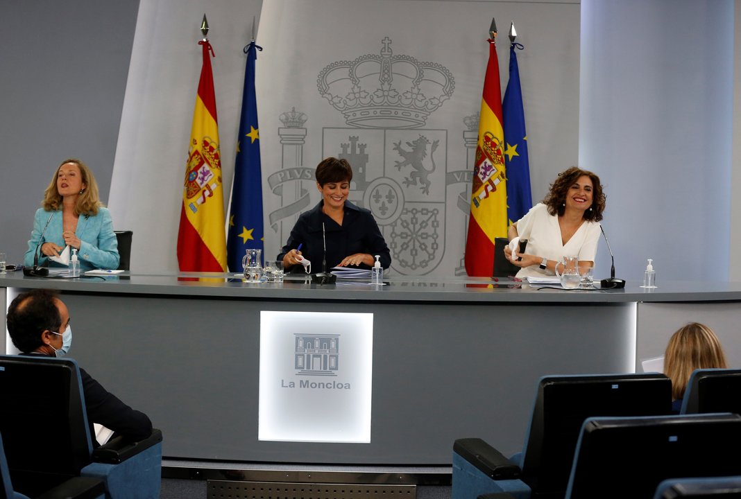 Nadia Calviño, Isabel Rodríguez y María Jesús Montero, tras el Consejo de Ministros.