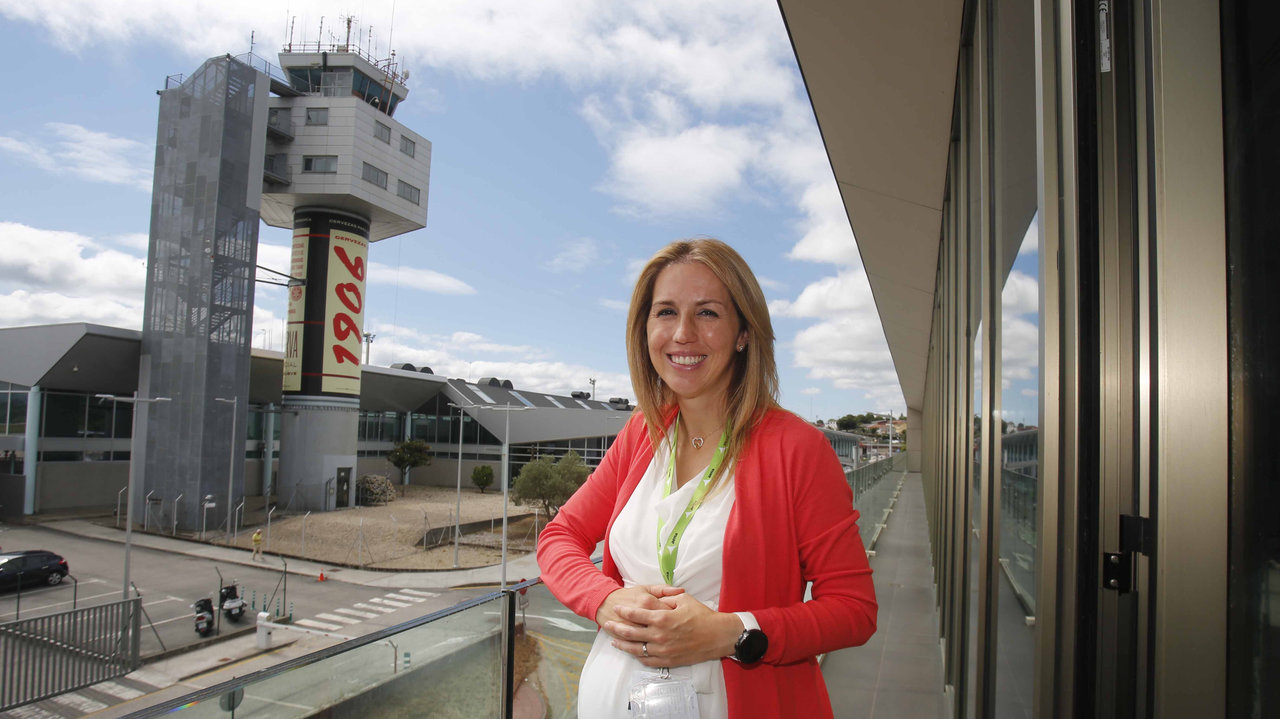 Ana Molés es ingeniera técnica aeronáuticay dirigía el aeropuerto de Sabadell antes de llegar a Vigo.