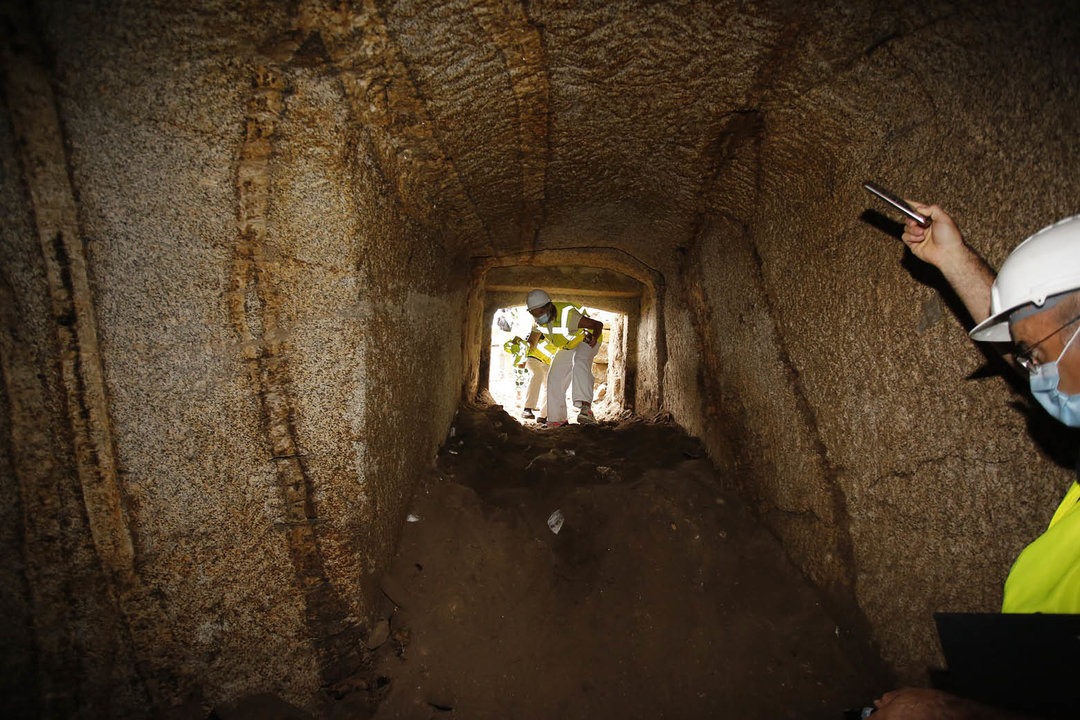 El Concello está excavando en O Castro los tuneles de la fortaleza del siglo XVII con el objetivo de musealizarlos por tramos Las últimas intervenciones despejaron la muralla, creando un miradoren el baluarte de Diamante.