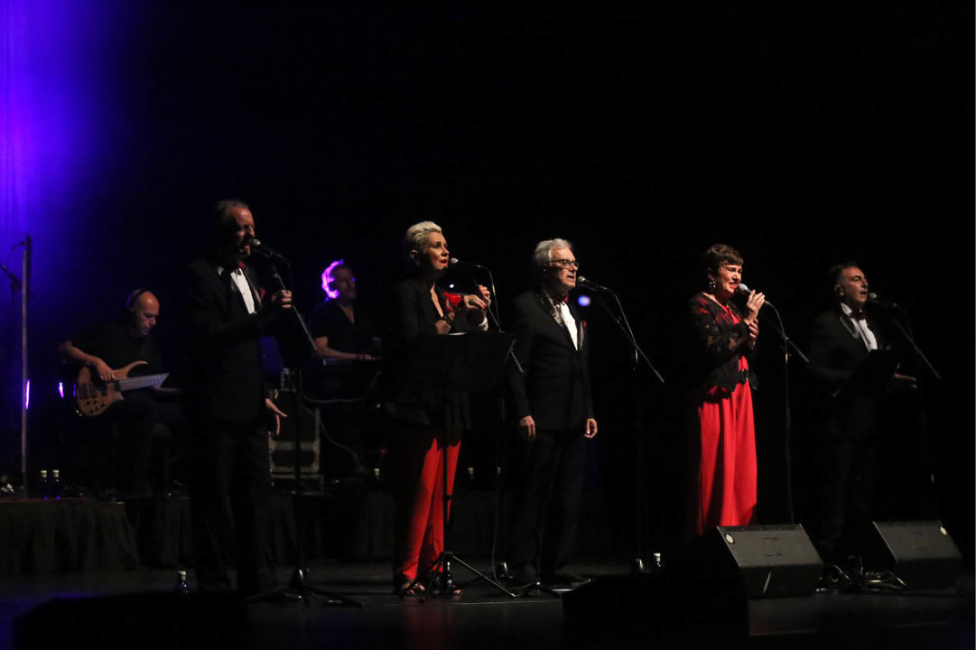 Mocedades volvió ayer a actuar en Vigo 33 años después de su último concierto en la ciudad.