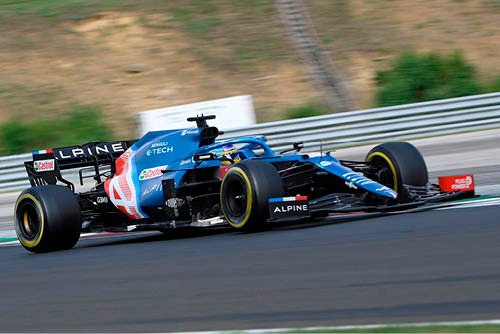 Fernando Alonso fue elegido mejor piloto en una carrera que ganó su compañero Ocon.

EFE