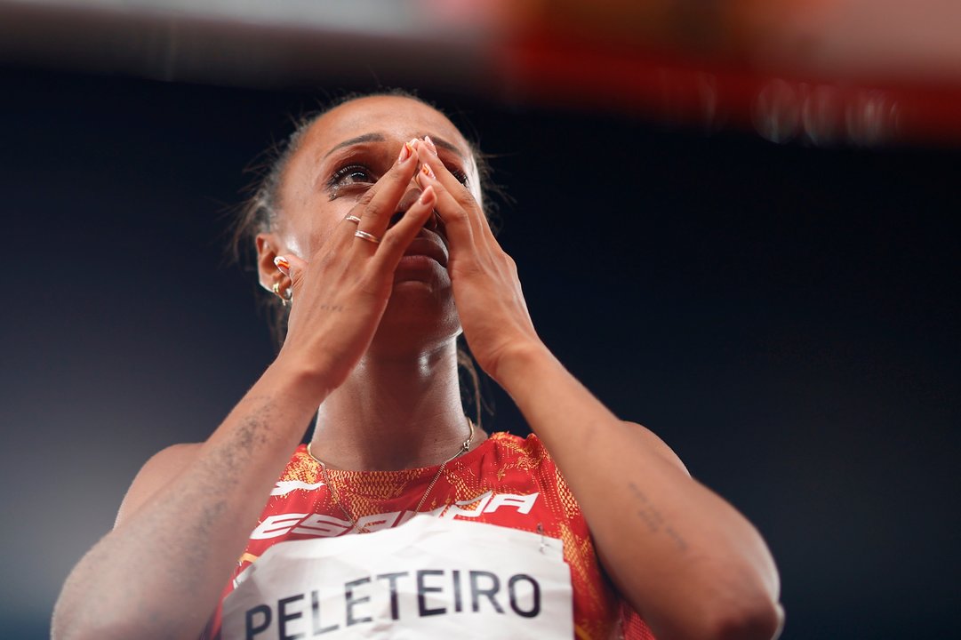 Ana Peleteiro tras ganar su medalla de bronce. // EFE