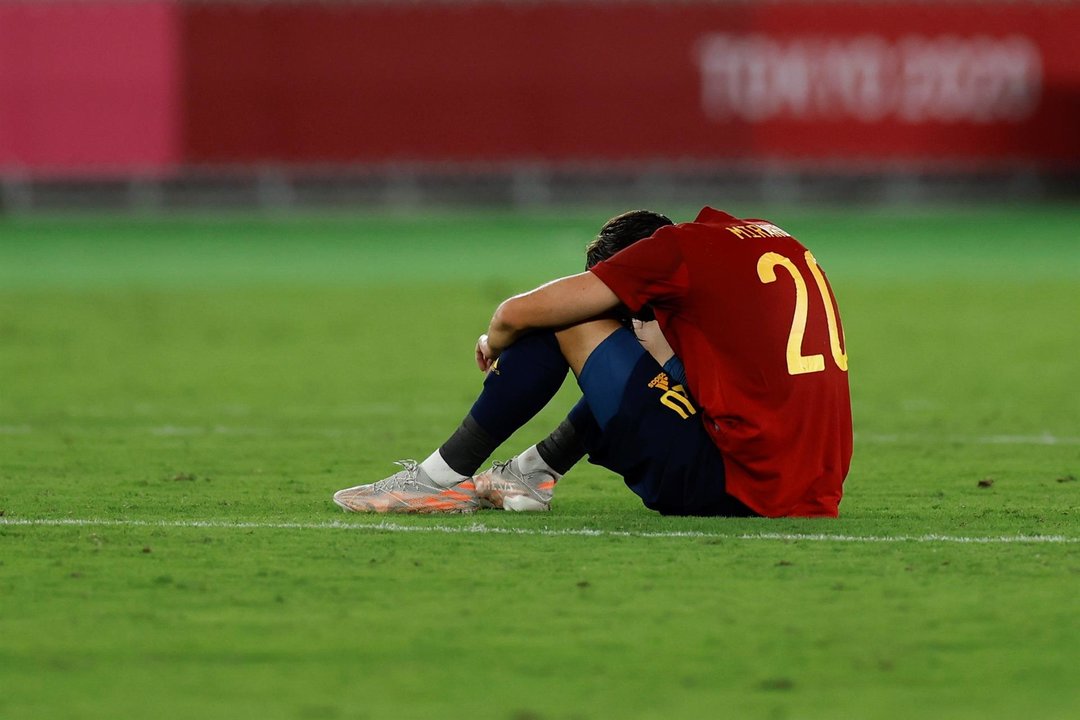Juan Miranda, jugador de la selección española, lamenta la derrota en la final ante Brasil.