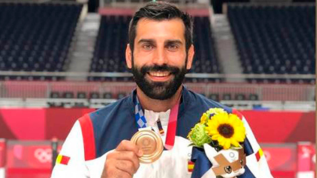 Rodrigo Corrales estaba exultante con su medalla de bronce.