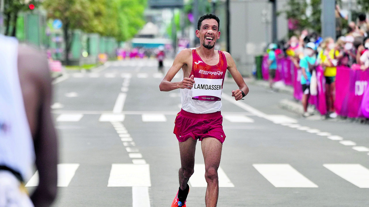 El corredor español Ayad Lamdassem tras completar el maratón en quinto lugar.