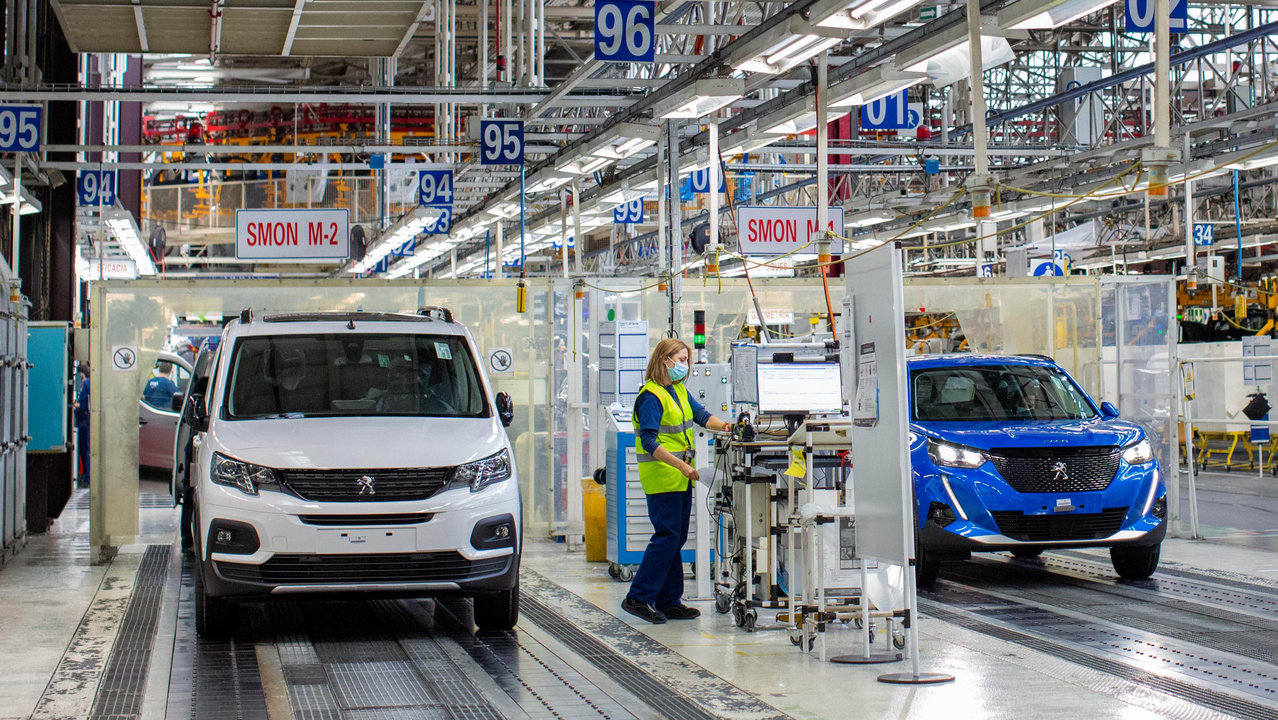 La factoría de Balaídos fabrica 2.200 coches al día entre las dos líneas de montaje.