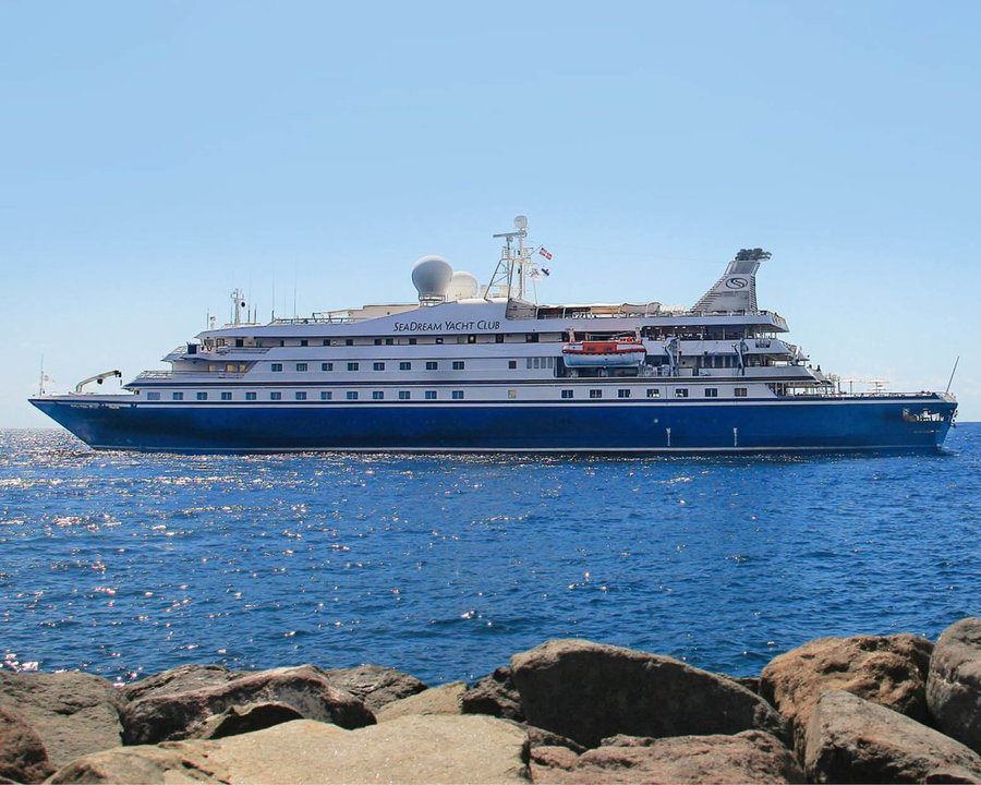 El “Seadream I”, un yate-crucero que abre la temporada en el puerto vigués.
