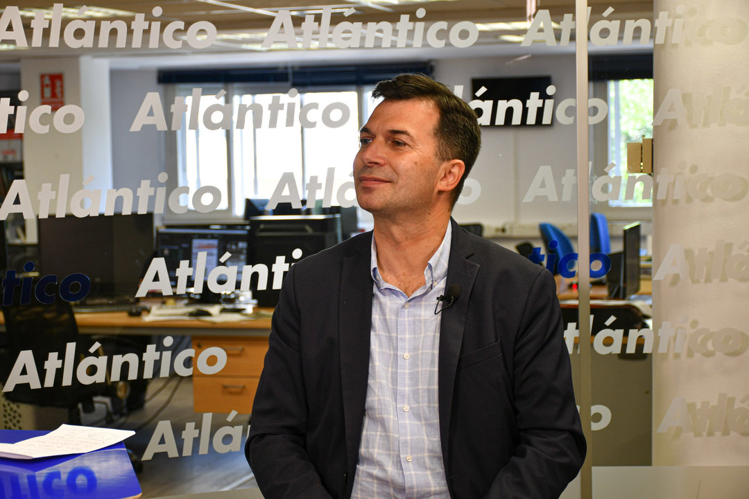Gonzalo Caballero, durante su entrevista en el set de Atlántico.