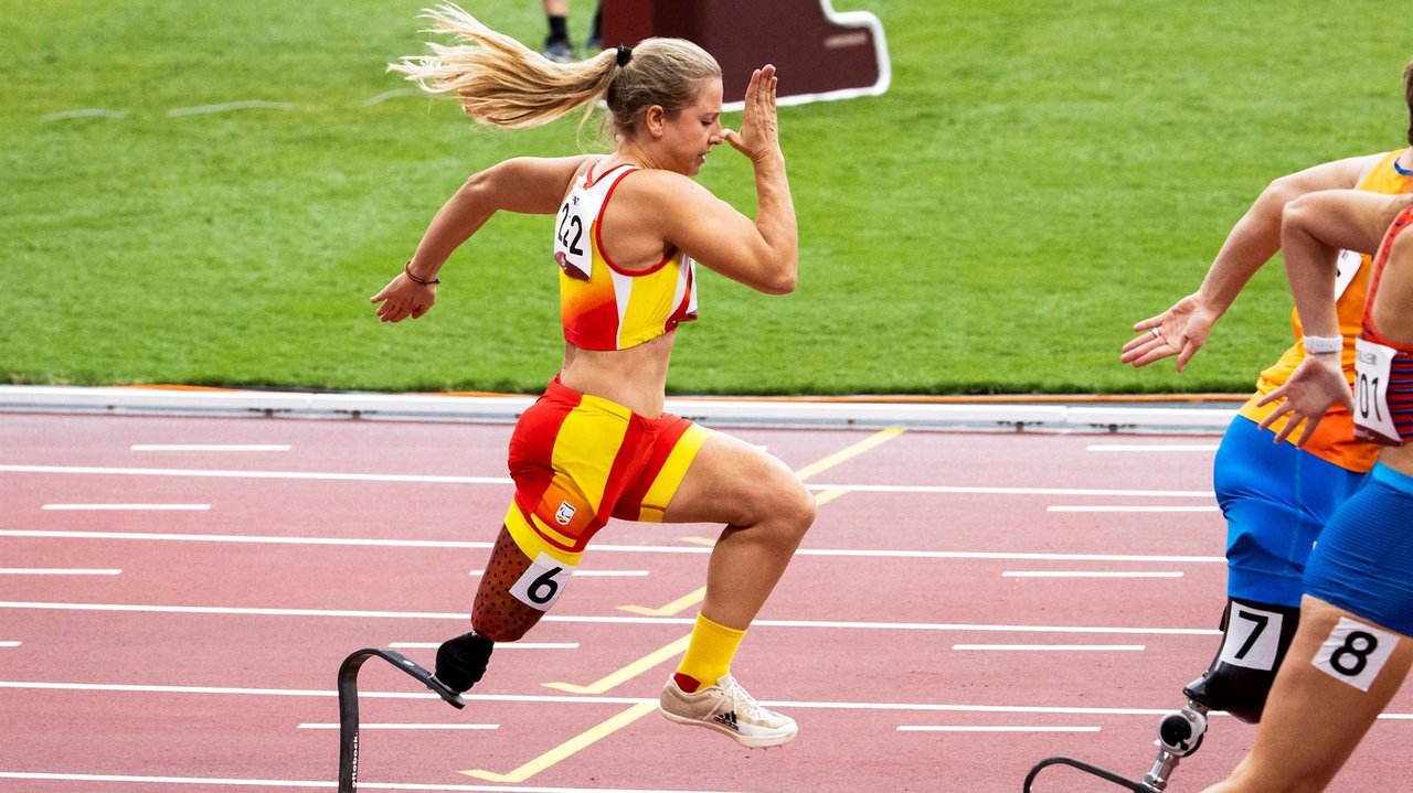 La española Desirée Vila durante su participación en la final de los 100 metros de la clase T63