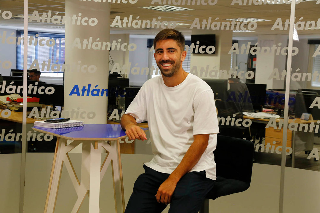 Antón de Vicente acudió a Atlántico para analizar la temporada del Coruxo, del Celta y el fútbol modesto. 

JV LANDÍN