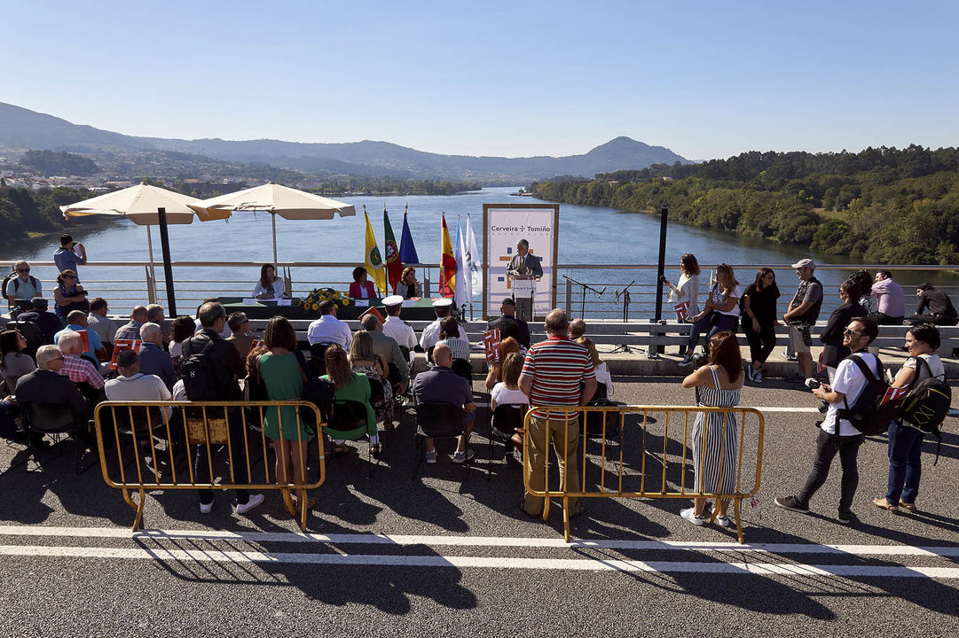 La ceremonia oficial en el Ponte da Amizade sobre el Miño, en octubre de 2018.
