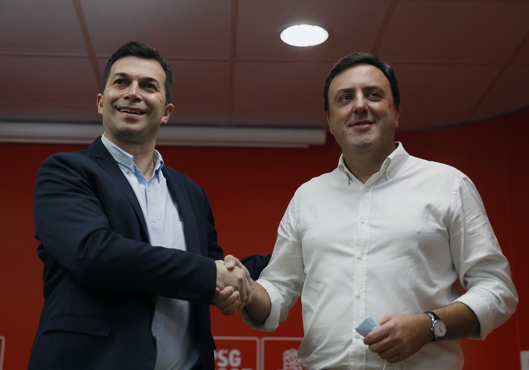 Caballero y Formoso estrechan la mano tras el debate celebrado el miércoles. // EFE