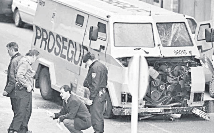 Atentado a un furgón de Prosegur en Vigo en el año 2000, con dos fallecidos.