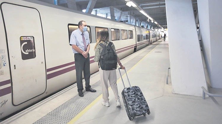 Los trenes llenos de Madrid llegarán principalmente a la terminal de Urzaiz.