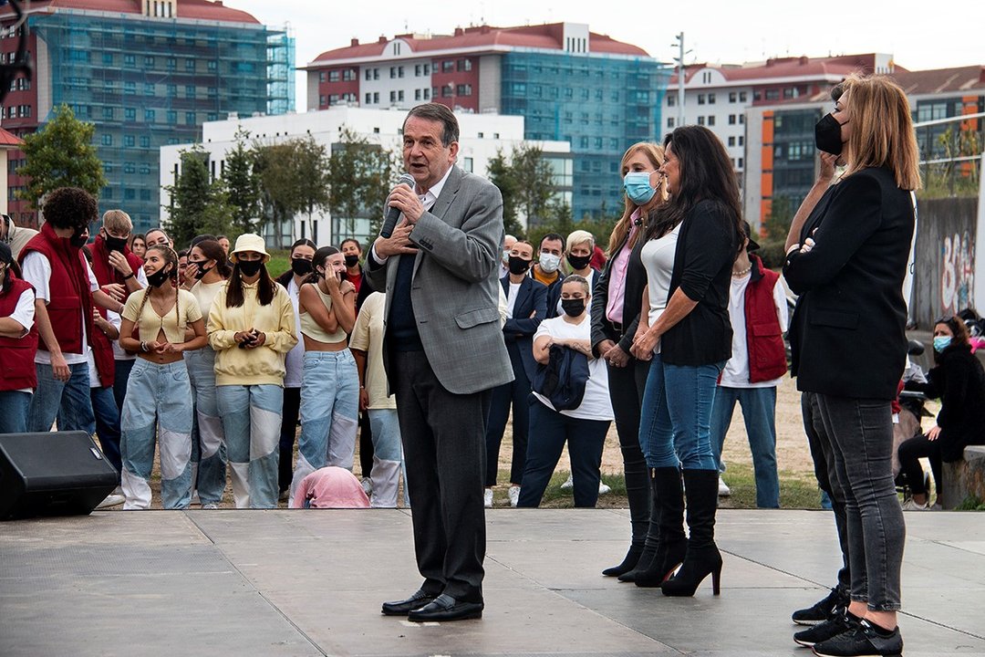 El alcalde de Vigo, Abel Caballero, se dirige a los jóvenes que participaron en las jornadas del Cíes Talent.