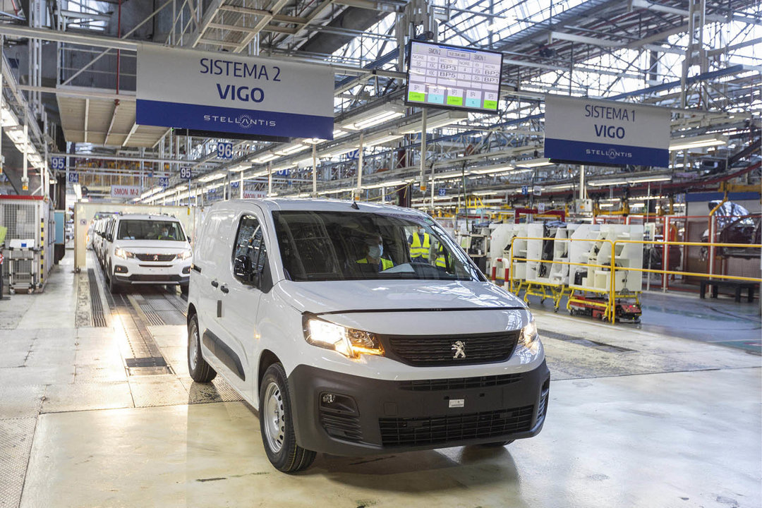 Stellantis Vigo -que exporta más del 80% de su producción- dejó de fabricar 90.000 coches en lo que va de año por los microchips.