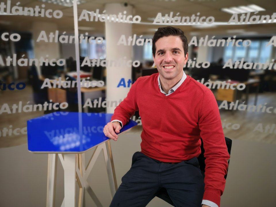 El barista vigués Marcos González en su visita a Atlántico TV. // Dani Villar