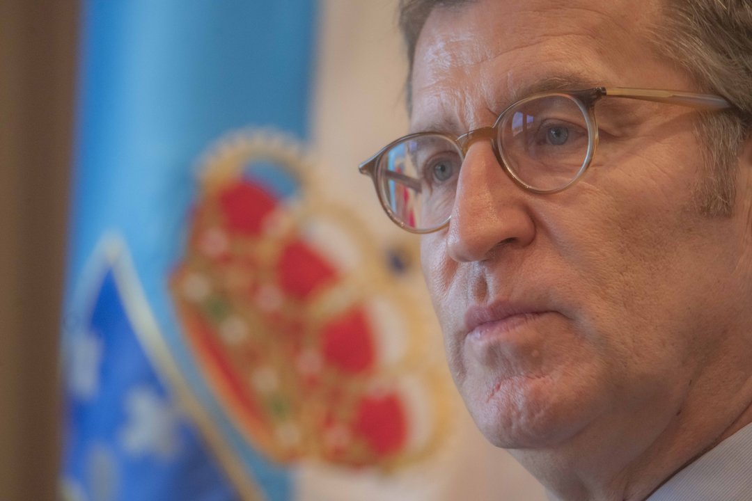 El presidente de la Xunta de Galicia, Alberto Núñez Feijóo, durante la entrevista celebrada en la residencia oficial de Montepío.