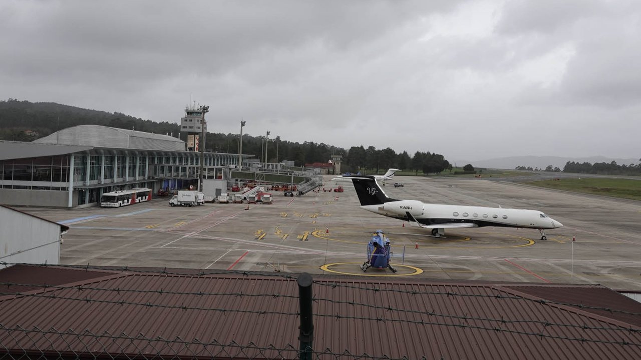 Las rachas de viento impidieron el aterrizaje de un avión de Air Europa en Vigo este domingo.