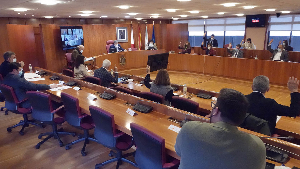 El teniente de alcalde Javier Pardo presidió el último pleno del año ante la ausencia de Abel Caballero.