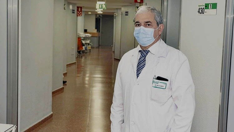 Javier de la Fuente, en el hospital Ribera Povisa.