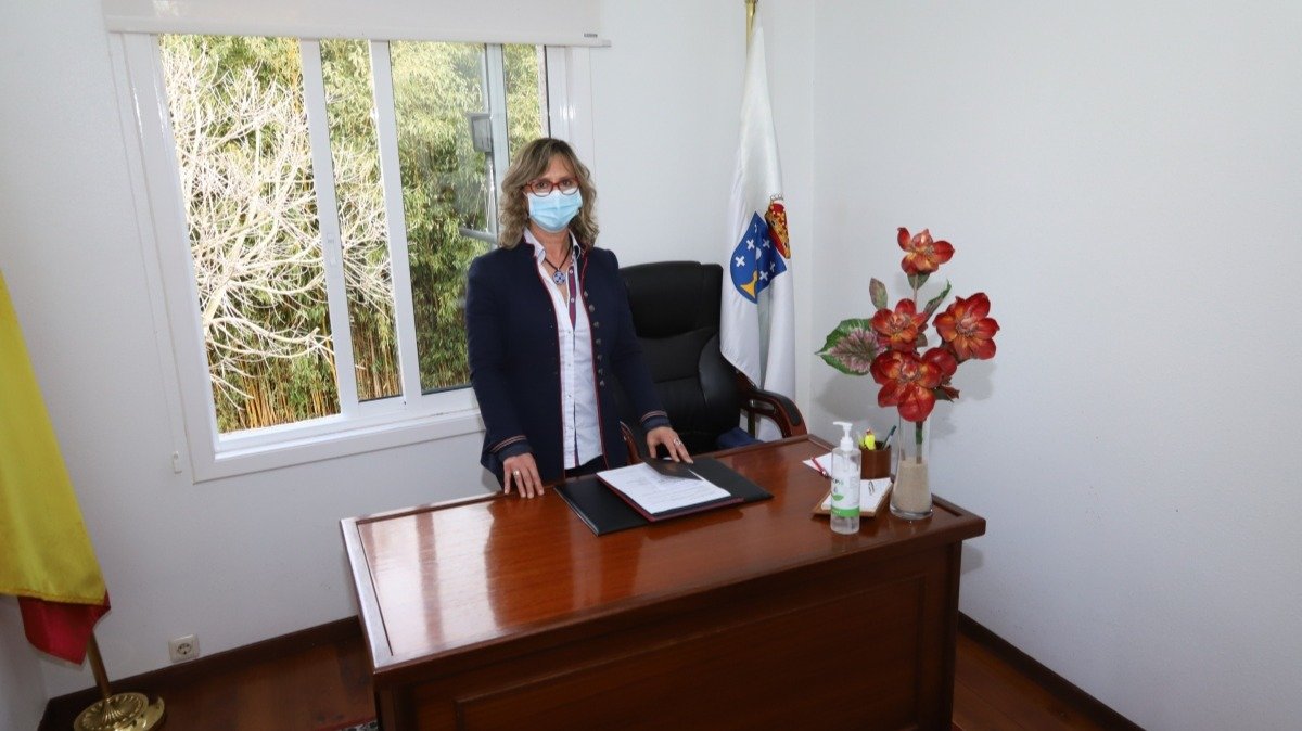 Ana Paula Guntín esta semana en su despacho del Juzgado de Paz de Baiona.