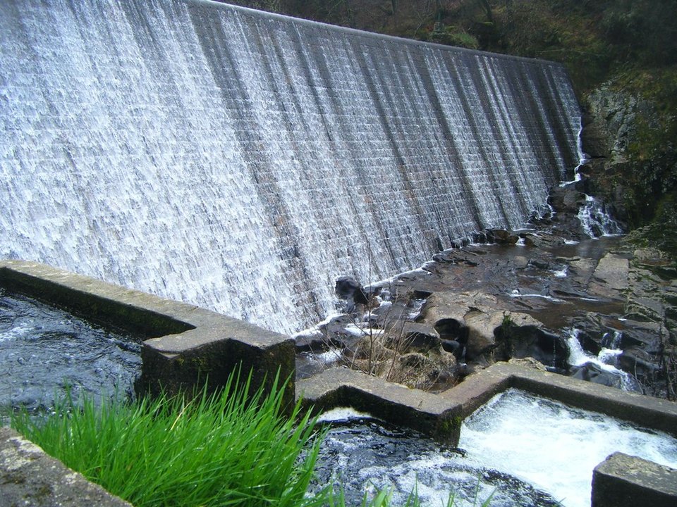 La presa del Salto do Inferno sigue activa pese a que el año pasado expiró la concesión de explotación.