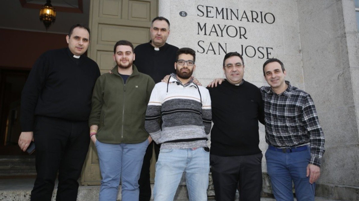 Samuel Montes, Javier Vila, Ángel Carnicero, Fabián del Amparo, Luis González y Miguel Andrés, en el Seminario.