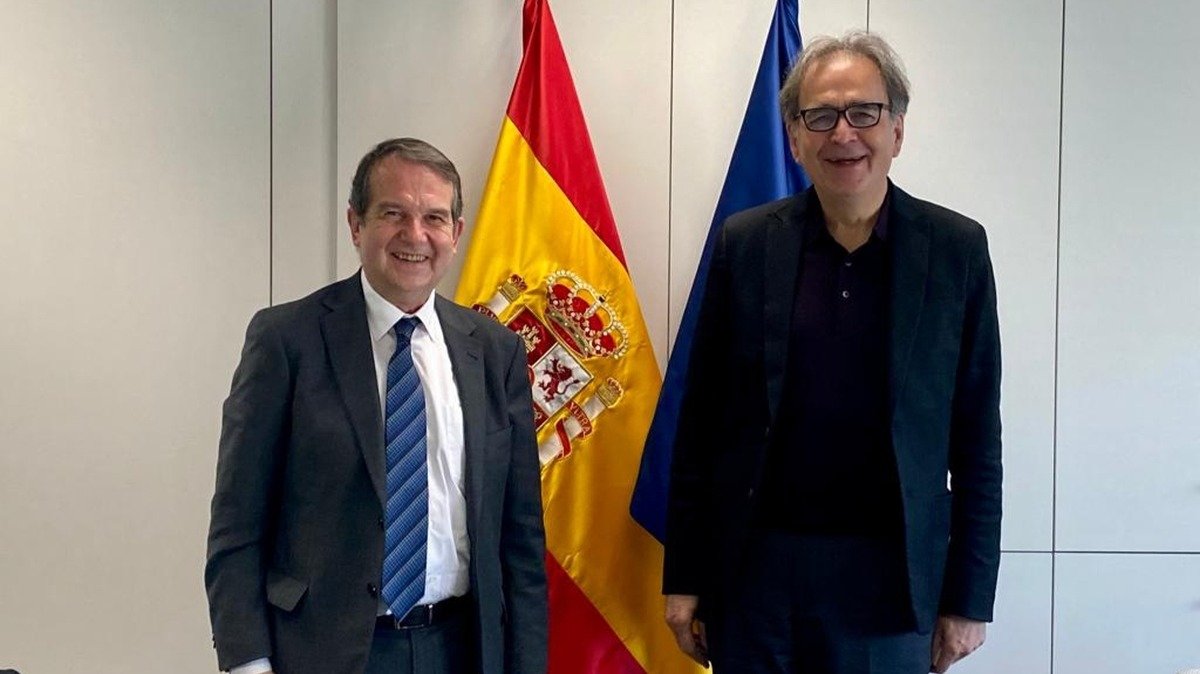 Abel Caballero, como presidente de la FEMP, se reunió ayer con el ministro de Universidades, Joan Subirats.
