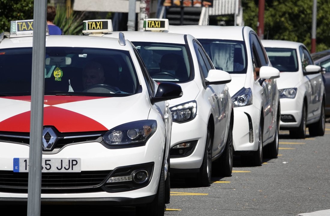 La nueva ordenanza municipal permitirá que los usuarios elijan entre los dos primeros taxis en una parada.
