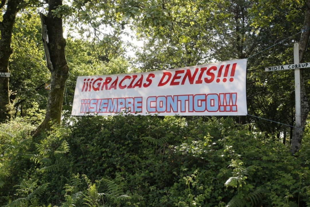 Pancarta situada ayer cerca de la ciudad deportival del Celta en Mos sin firma alguna.