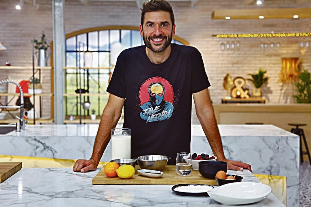 O cociñeiro Iván Mariñas, no plató do programa de La Región TV.