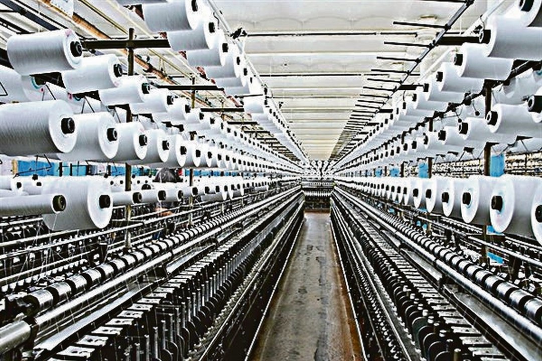 Interior de una fábrica del sector textil.