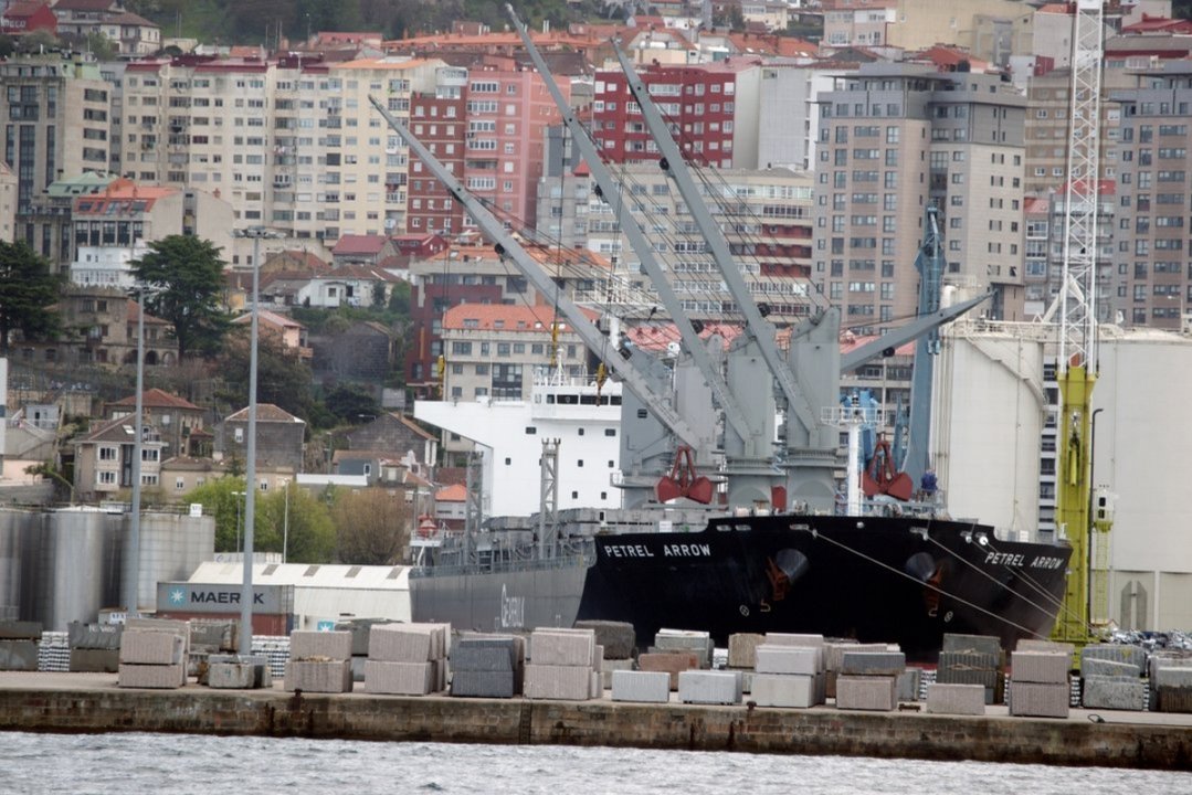 El Puerto de Vigo movió el año pasado 78.000 toneladas de mercancía con Argelia, granito sobre todo.