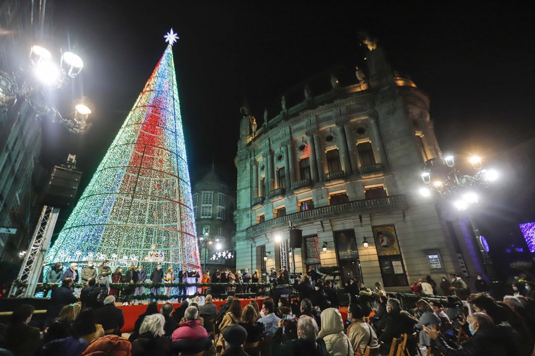 Plaza Puerta del Sol durante el encendido de luces en navidad.