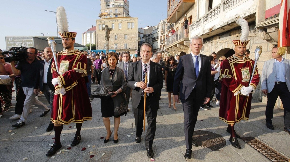 Abel Caballero y Alfonso Rueda realizaron el recorrido juntos, acompañados por la teniente de alcalde Elena Espinosa.