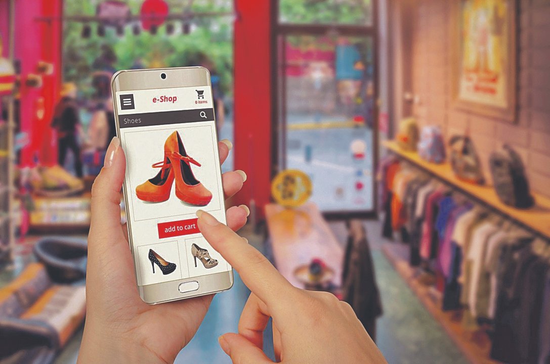 El teléfono móvil ha cambiado la manera de comprar e interactuar con las tiendas.